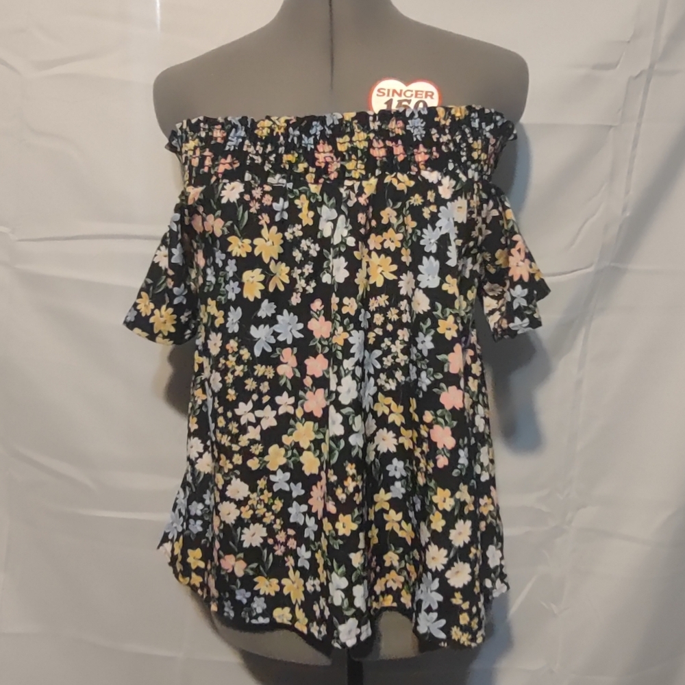 🍌 Kaileigh Floral Off-Shoulder Top Small